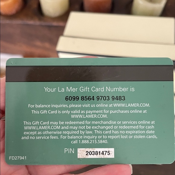 $50 La Mer Gift Card, 10Piece Beauty Box All New Products - Picture 15 of 15